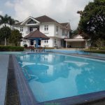 Villa SRJ Puncak Kolam renang pribadi