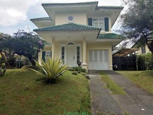 Villa Tretes Puncak 6 Kamar Kapasitas s.d 40 Orang