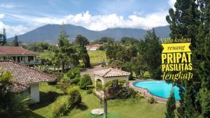 villa puncak fasilitas kolam renang, karaoke, billiard dan aula