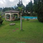 villa puncak fasilitas kolam renang, karaoke, billiard dan aula