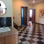 villa puncak fasilitas kolam renang, karaoke, billiard dan aula