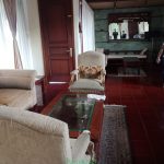 villa puncak fasilitas kolam renang, karaoke, billiard dan aula