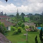 villa puncak fasilitas kolam renang, karaoke, billiard dan aula