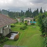 villa puncak fasilitas kolam renang, karaoke, billiard dan aula