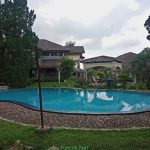 villa puncak fasilitas kolam renang, karaoke, billiard dan aula