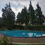 villa puncak fasilitas kolam renang, karaoke, billiard dan aula