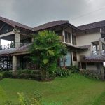 villa puncak fasilitas kolam renang, karaoke, billiard dan aula