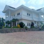 villa mewah di puncak