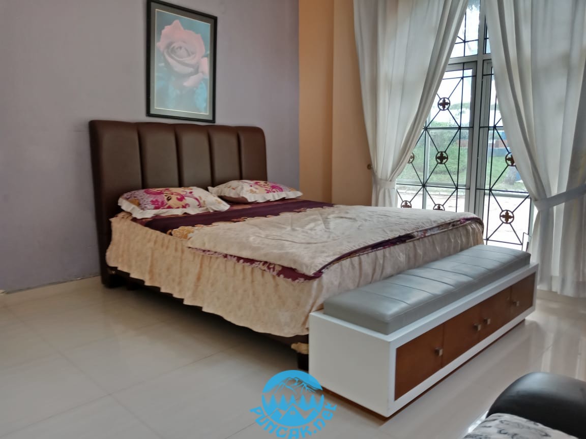 Villa Belanda 4 Bedrooms Di Kota Bunga Puncak