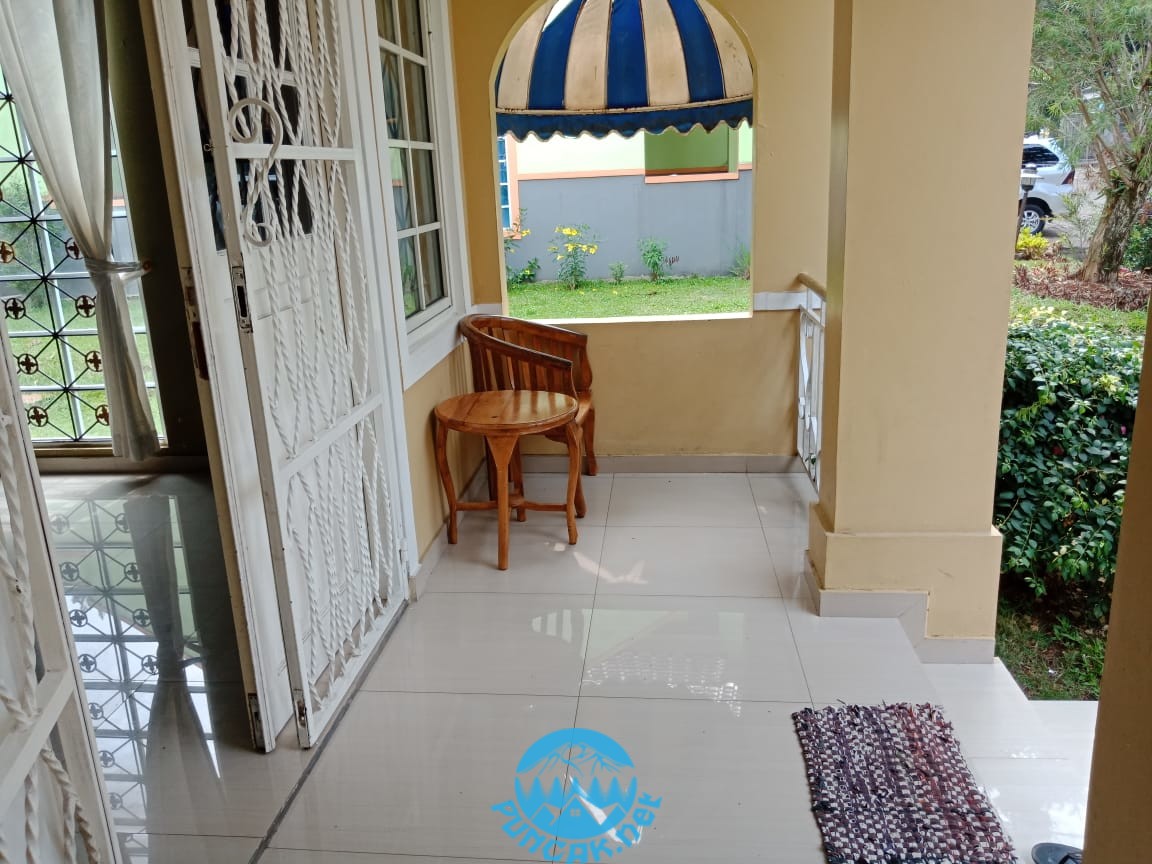 Villa Belanda 4 Bedrooms Di Kota Bunga Puncak